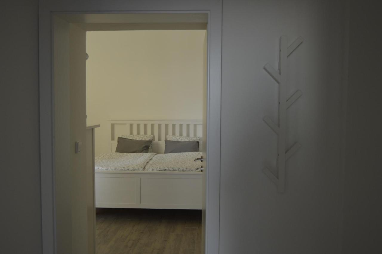 Pod Bilou Vezi Apartment Straznice Luaran gambar
