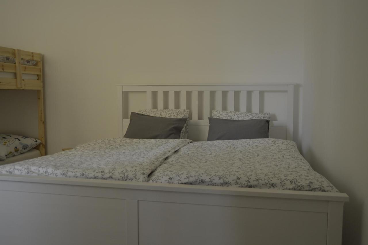 Pod Bilou Vezi Apartment Straznice Luaran gambar